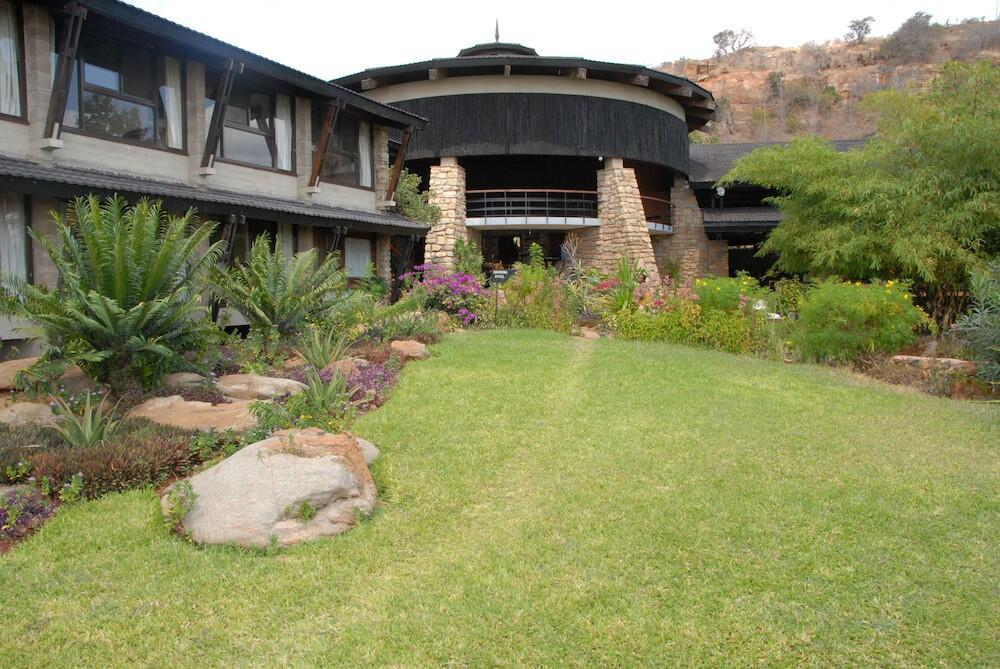 Day 3: Tsavo East &ndash; Nairobi